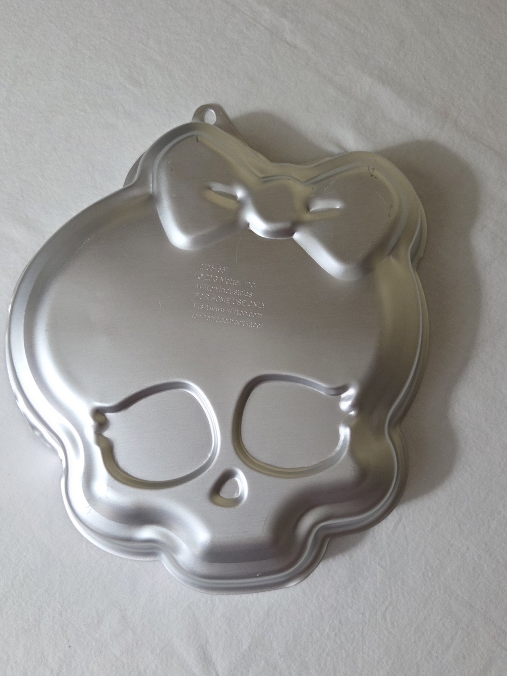 Wilton Monster High Skullette Aluminum Cake Pan 2013 Mattel Skull Bow